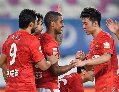 Calcio: Zheng Zhi sarà allenatore e giocatore del Guangzhou.